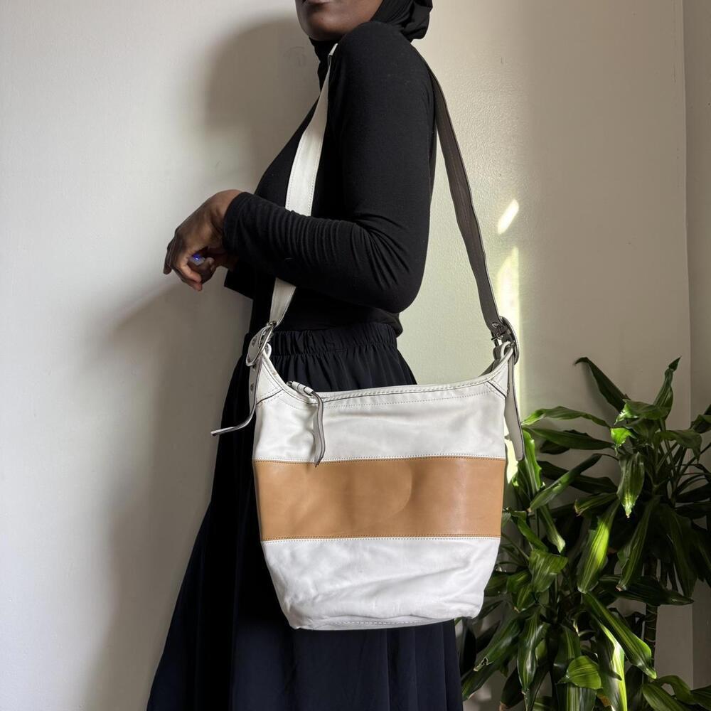 Vintage Coach two tones coquette crossbody/shoulder bag - Picture 3 of 8